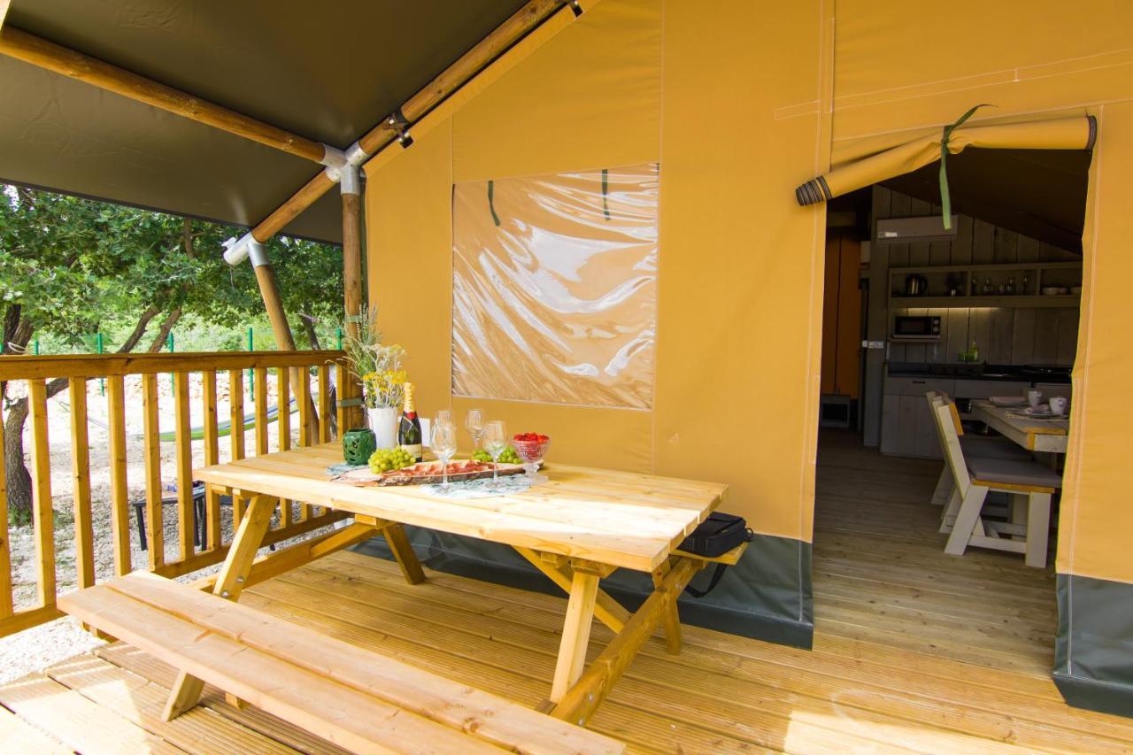 Grande Glamping Hotell Biograd Na Moru Exteriör bild